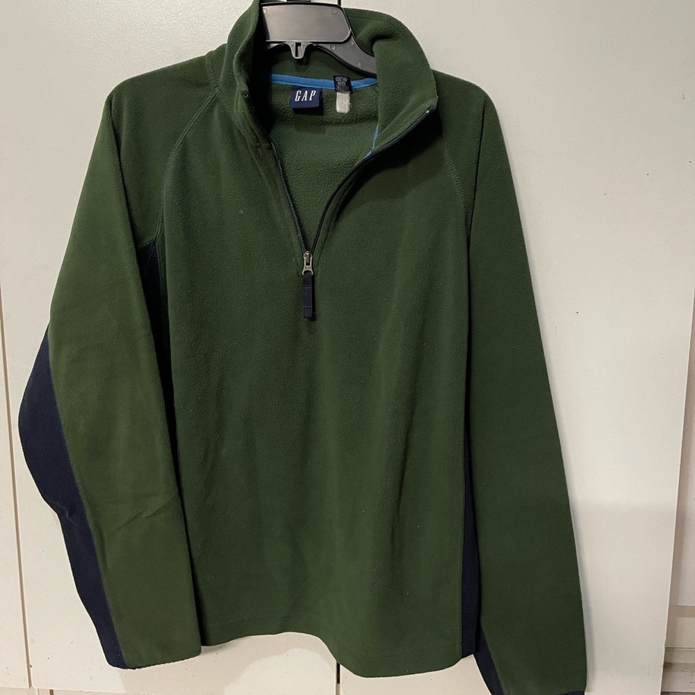 Gap sweater